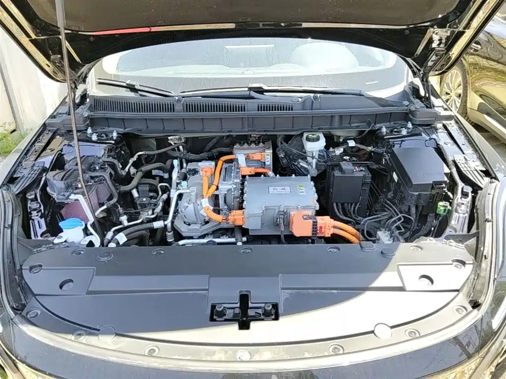 Hongqi E-QM5 2023 Facelift Basic Travel Edition фото 20