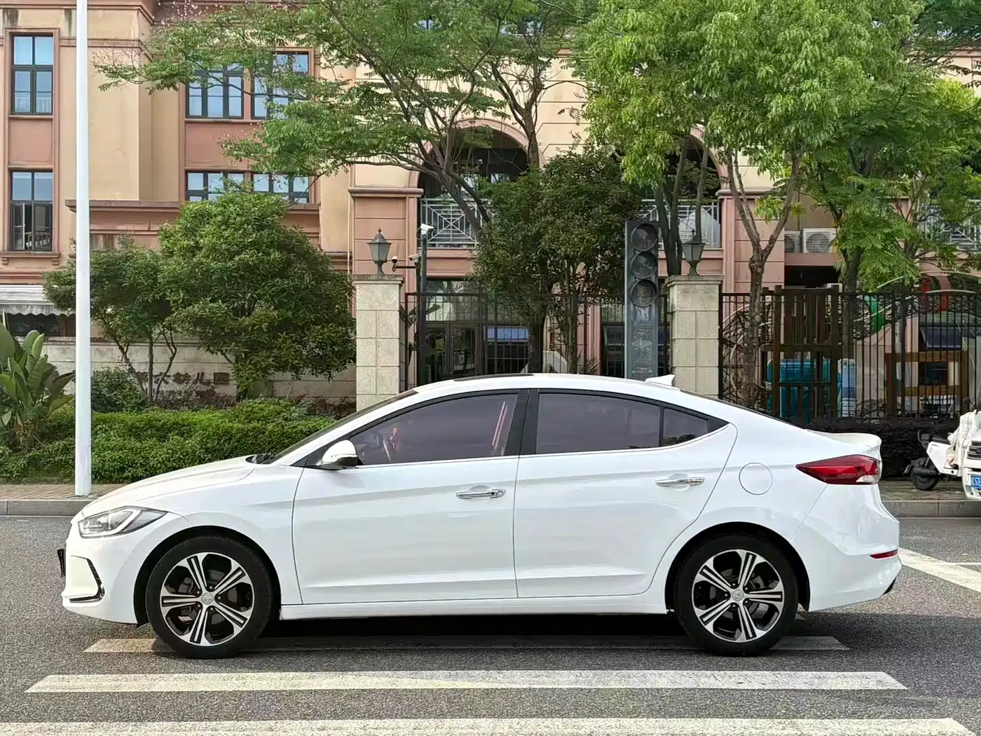 Hyundai Elantra 2018 1.4T DCT Dynamic·Vitality Model фото 17