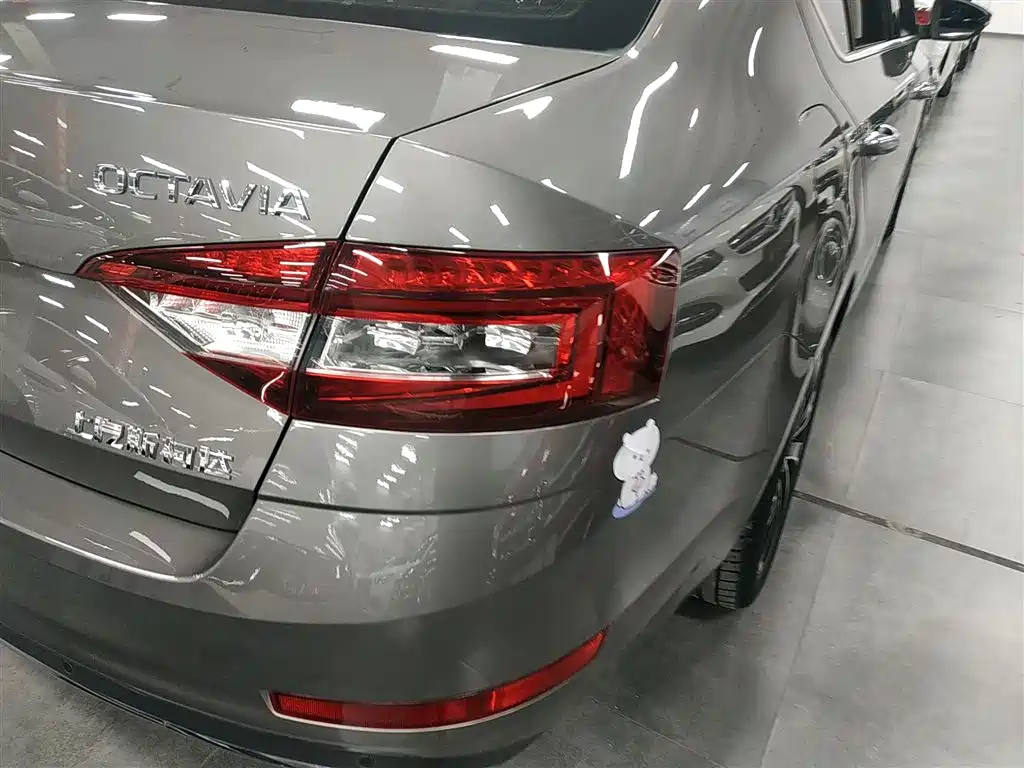 Škoda Octavia 2018 TSI280 DSG Flagship Edition фото 24