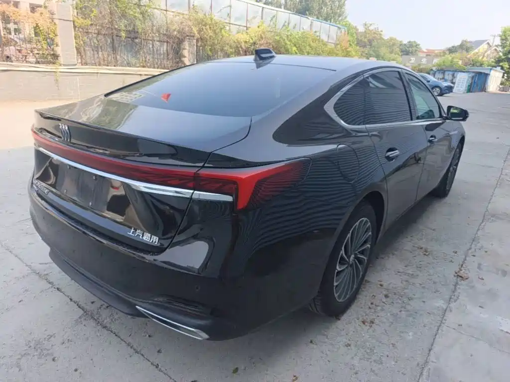 Buick LaCrosse 2025 2026 Model 28T Platinum Edition