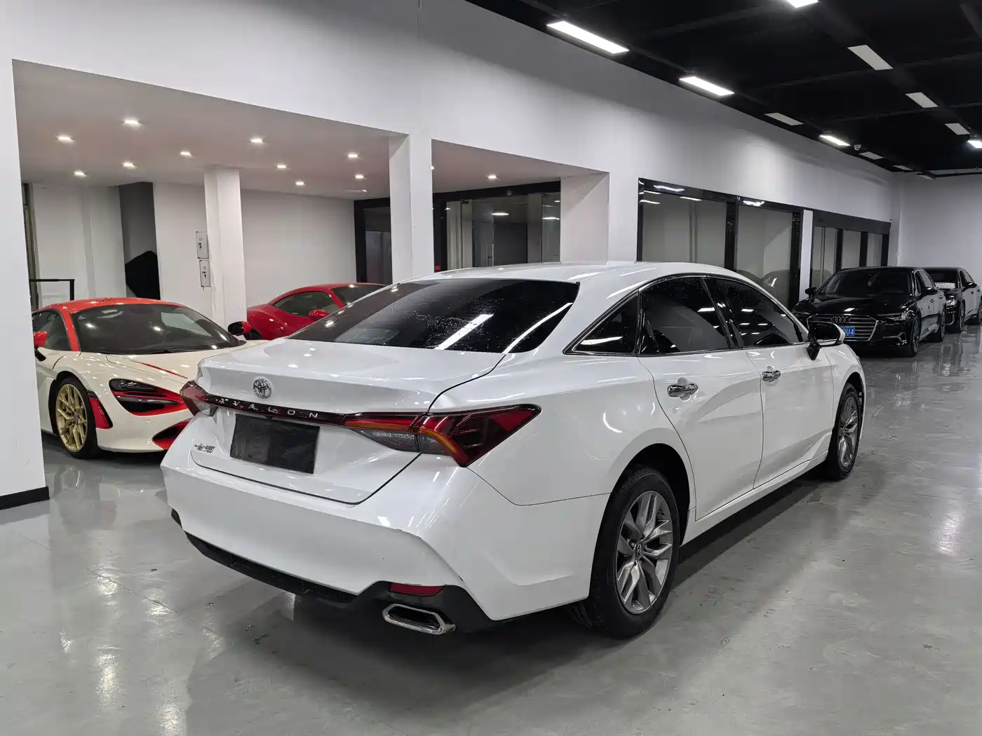 Toyota Avalon 2022 2.0L Luxury Edition фото 5