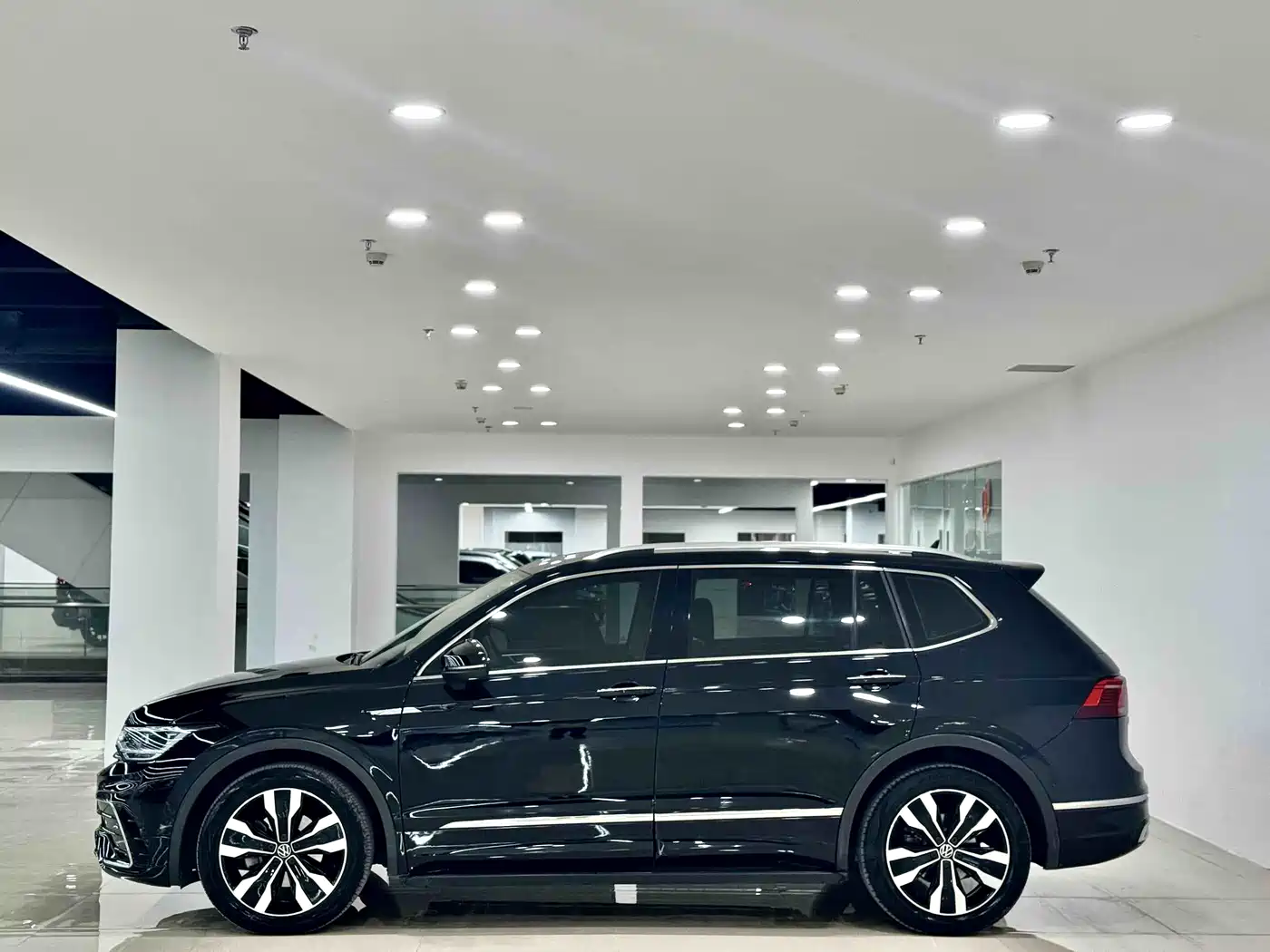 Volkswagen Tiguan L 2022 330TSI Auto 2WD R-Line Premium Edition фото 5
