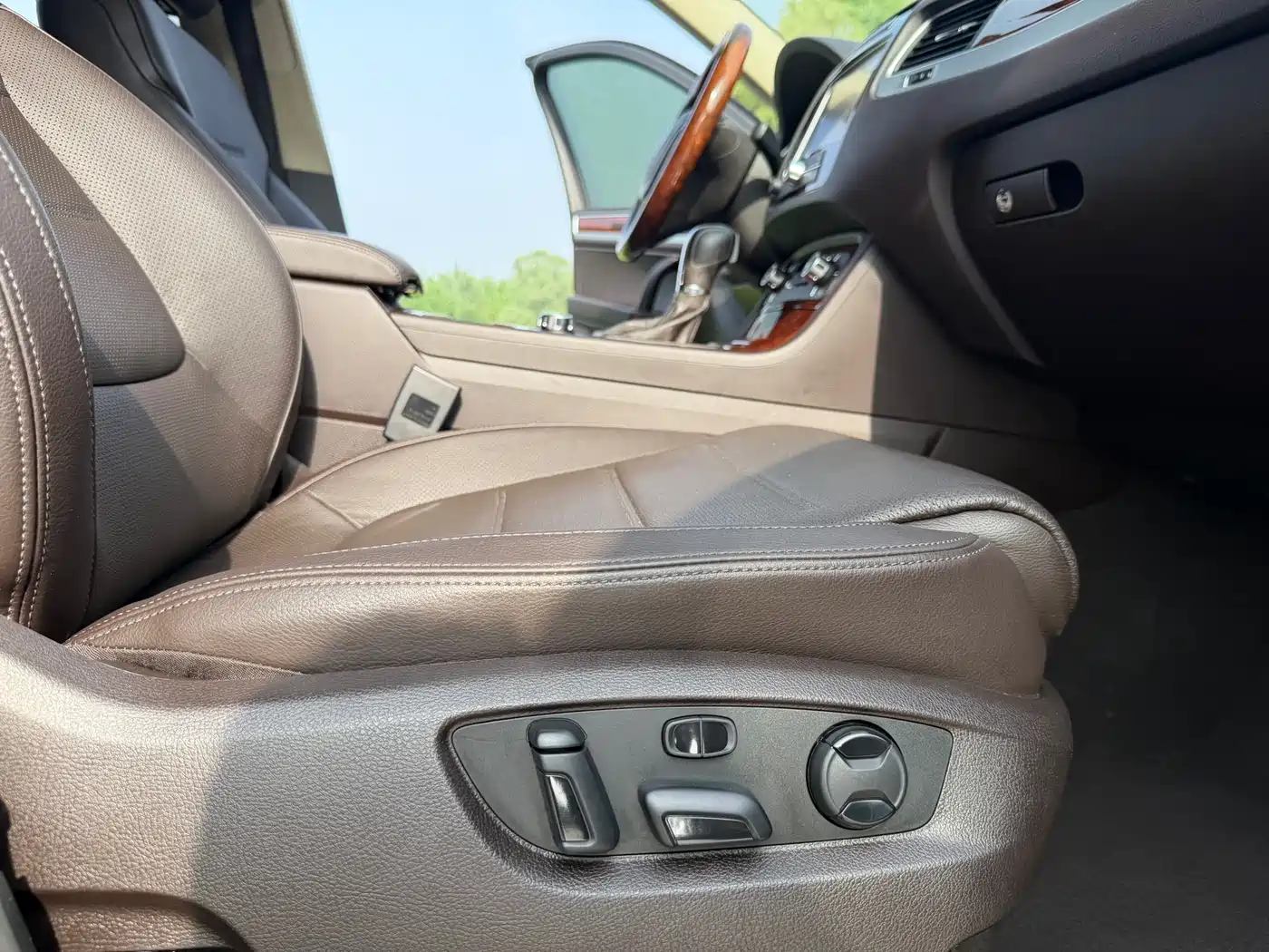 Volkswagen Touareg 2011 3.0TSI Premium фото 8