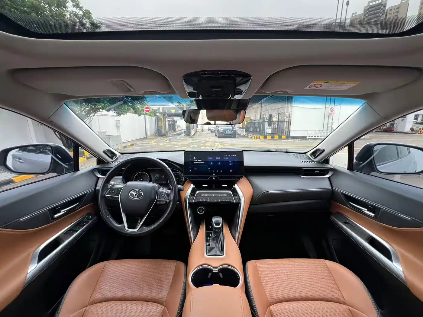 Toyota Venza 2023 2.0L CVT FWD Premium фото 6