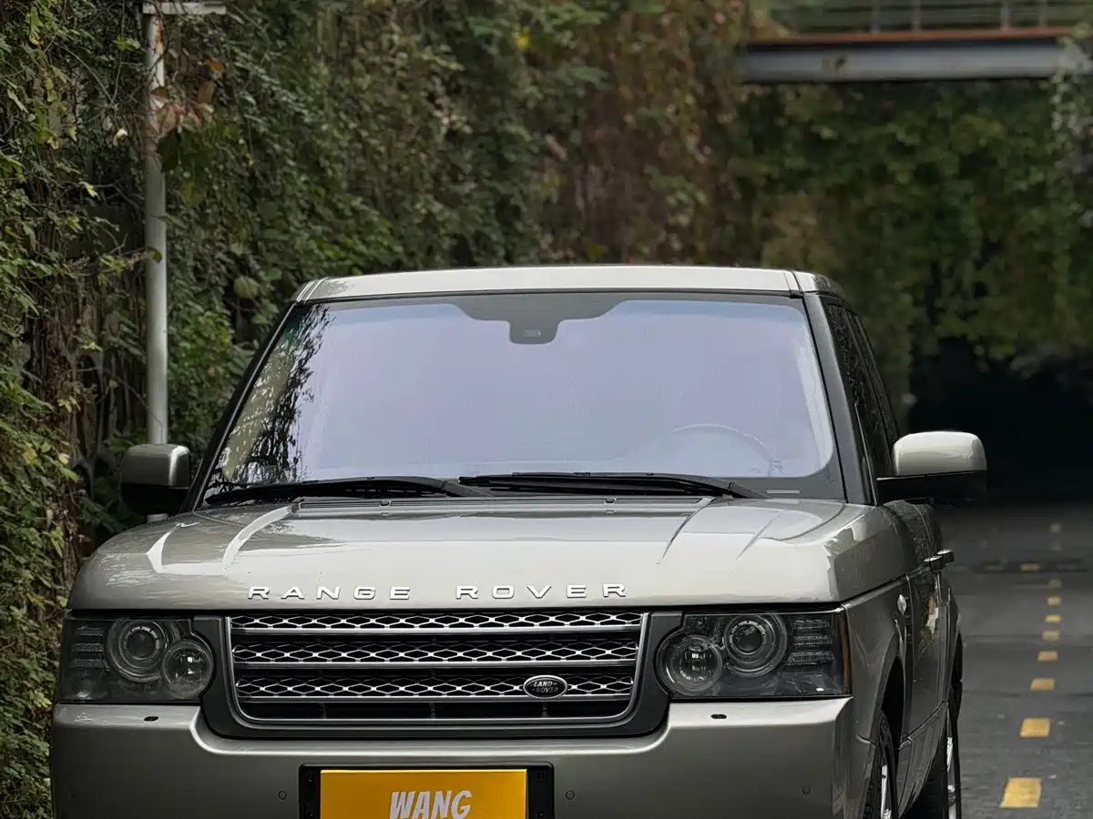 Photo 1 - Land Rover Range Rover