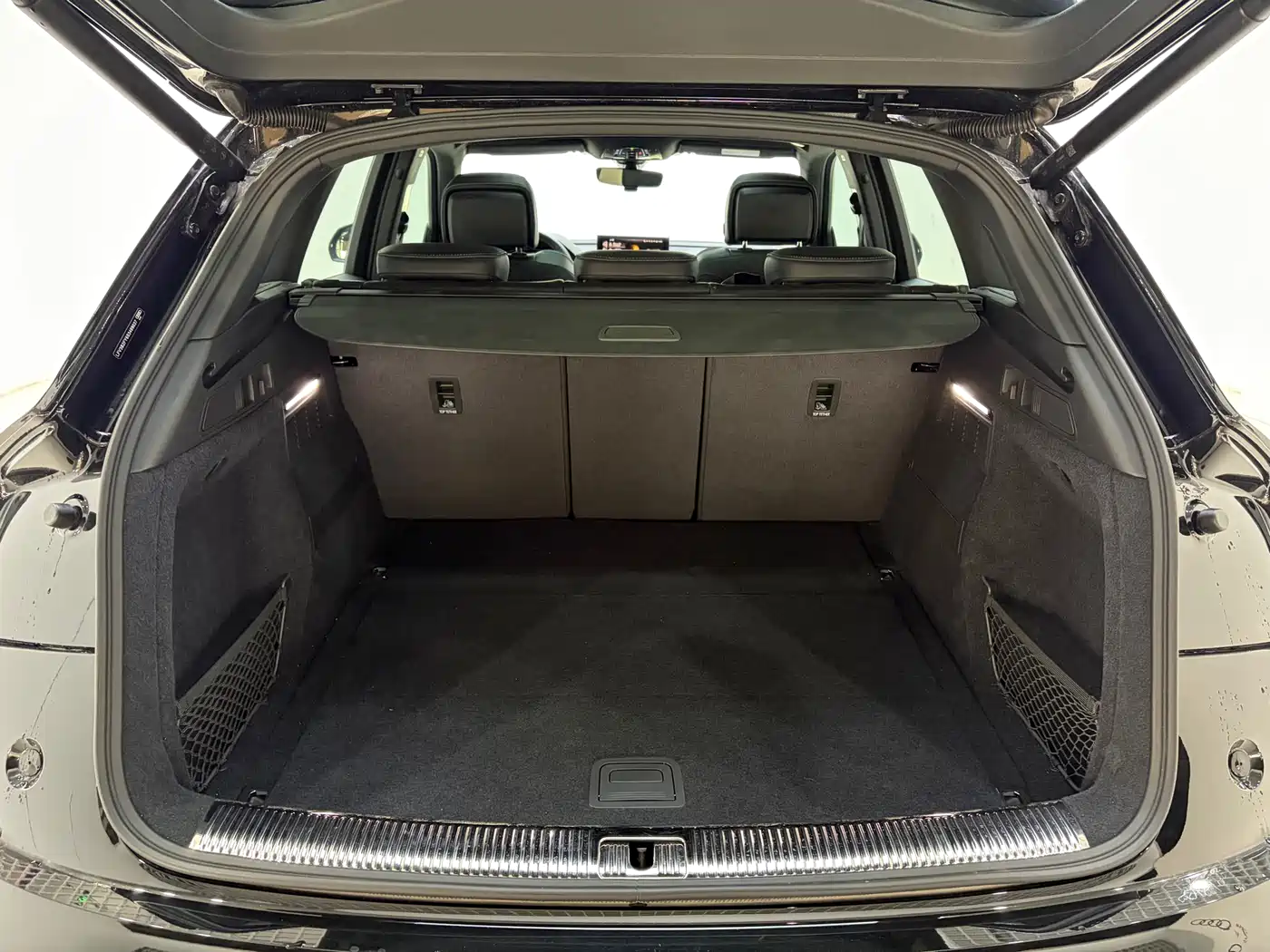 Audi Q5L 2025 45th Anniversary Edition 45 TFSI Luxury Sport фото 7
