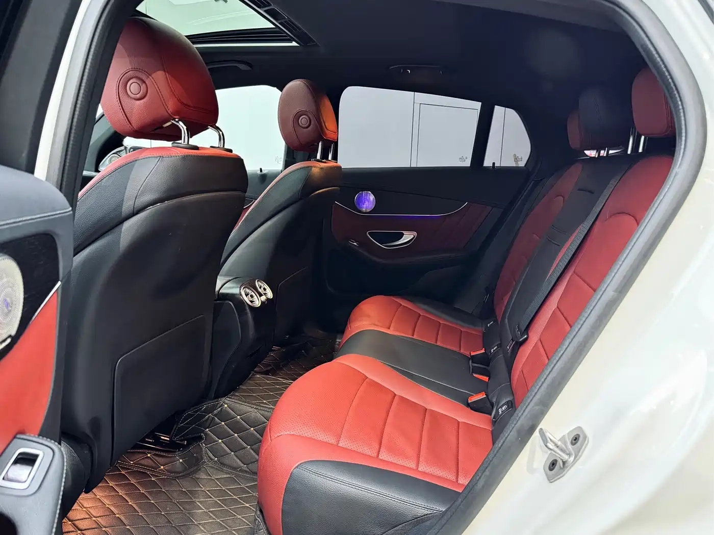 Mercedes-Benz GLC Coupe 2023 Model GLC 300 4MATIC Coupe SUV фото 8
