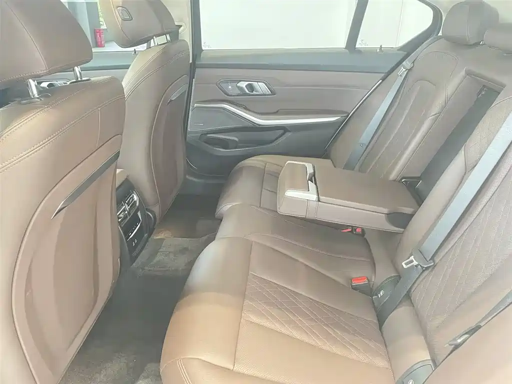 BMW 3 Series 2024 325Li M Sport Shadowline Package фото 13