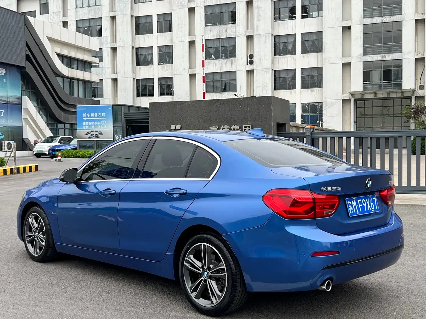 BMW 1 Series 2017 118i Sport фото 10