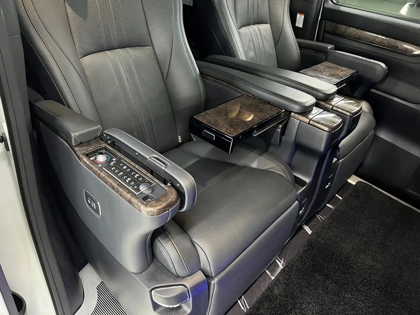 Toyota Alphard 2018 Facelift 3.5L Premium Edition фото 14