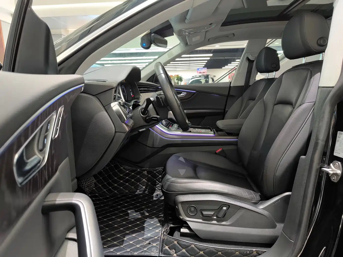 Audi Q8 2022 55 TFSI Luxury Dynamic фото 14
