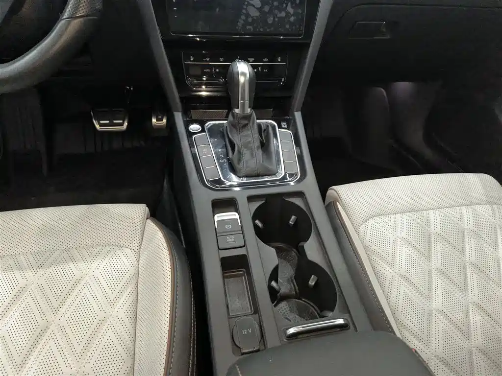 Volkswagen Magotan 2023 Model 2 Million Commemorative Edition 330TSI DSG Luxury фото 6