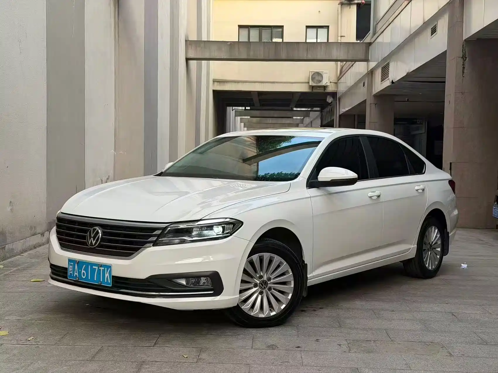 صورة 1 - Volkswagen Lavida