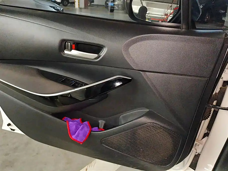 Toyota Corolla 2019 Hybrid 1.8L E-CVT GL-i Elite Edition фото 7