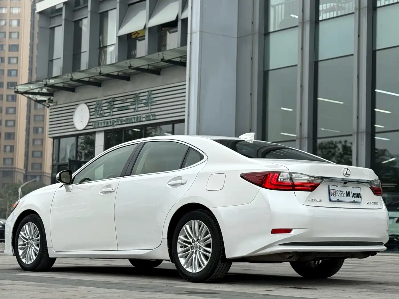 Lexus ES 2015 250 Elegance Edition фото 4