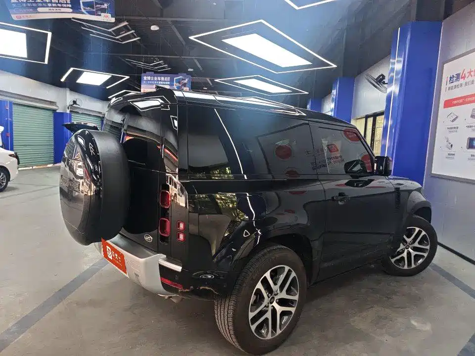 Land Rover Defender 2023 Model 90 3.0T P400 XS фото 2