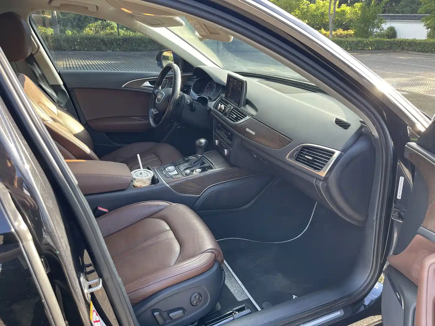 Фото 13 - Audi A6L