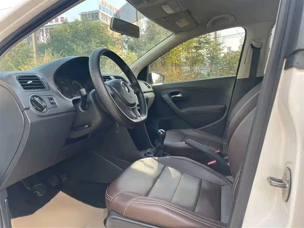 Volkswagen Polo 2018 1.5L Manual Safe Drive фото 14
