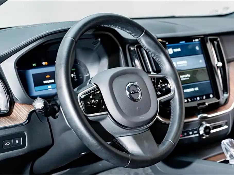 VOLVO XC60 PLUG IN HYBRID