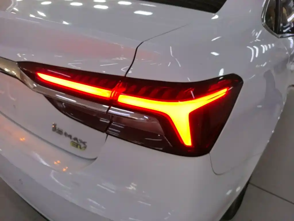 Фото 8 - Roewe i6 MAX EV