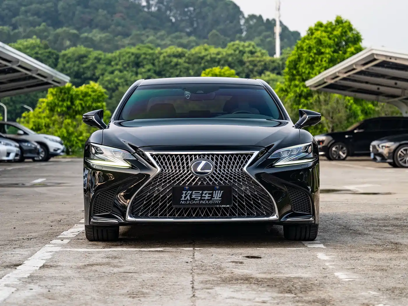 Фото 2 - Lexus LS