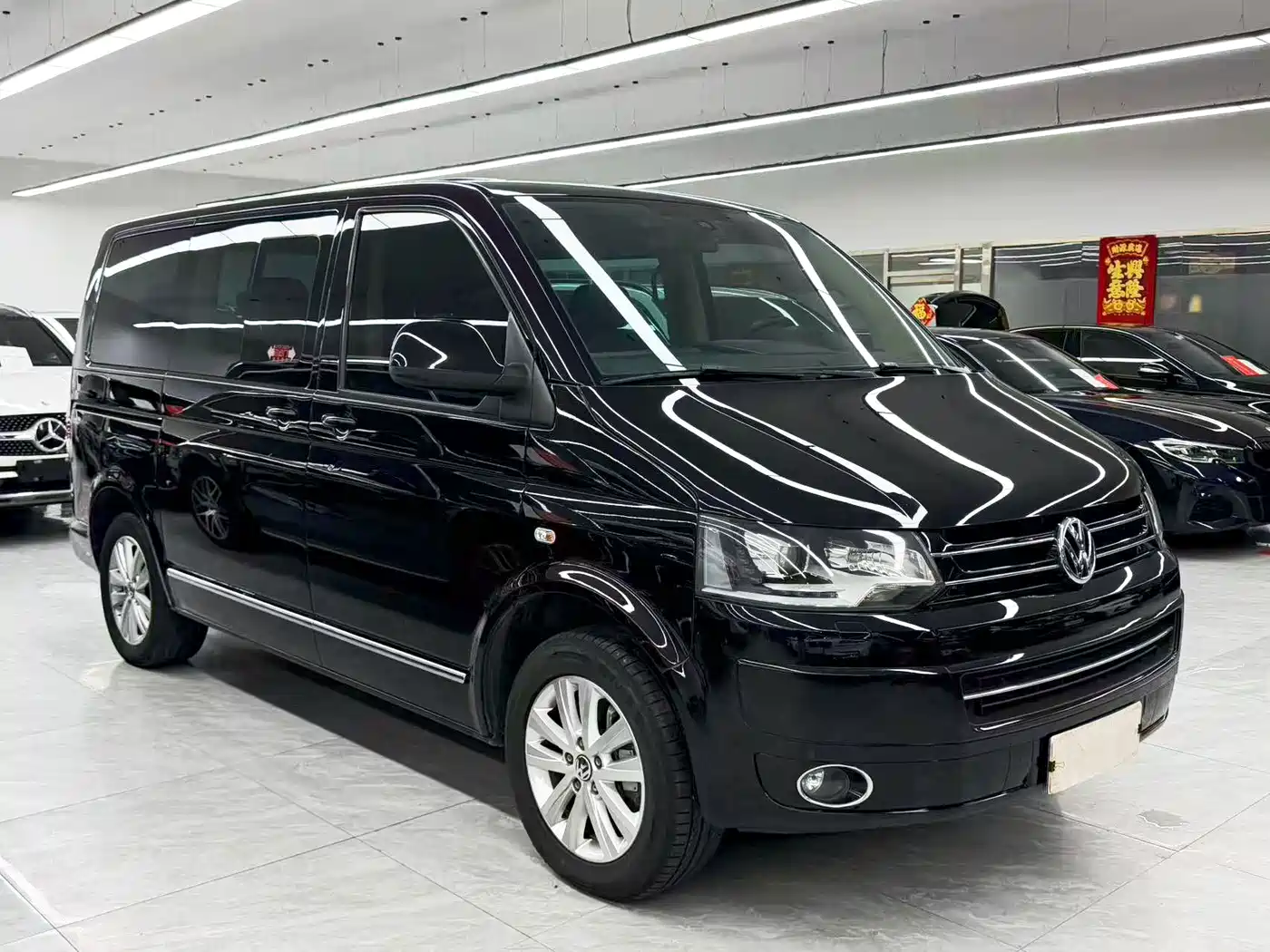 Photo 3 - Volkswagen Multivan