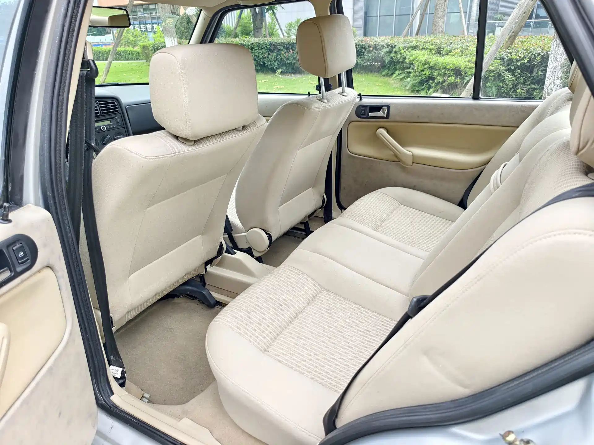 Photo 9 - Volkswagen Jetta