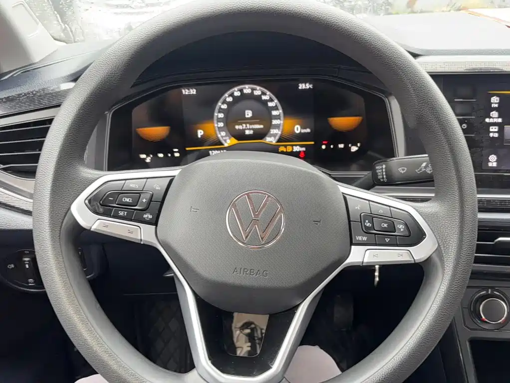 صورة 3 - Volkswagen Lavida