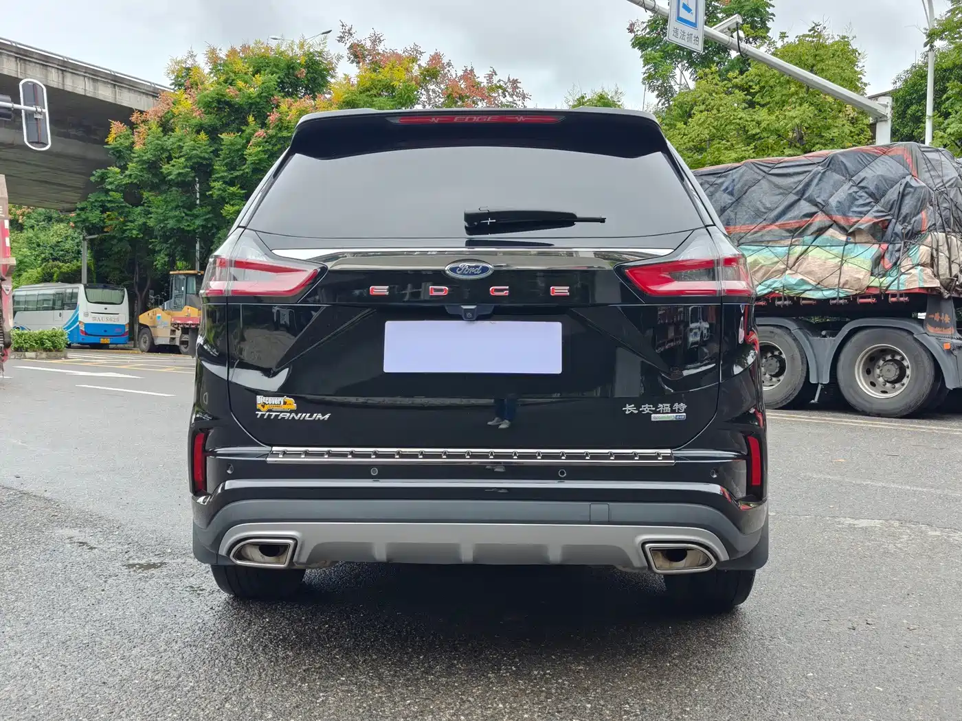 Фото 11 - Ford Edge