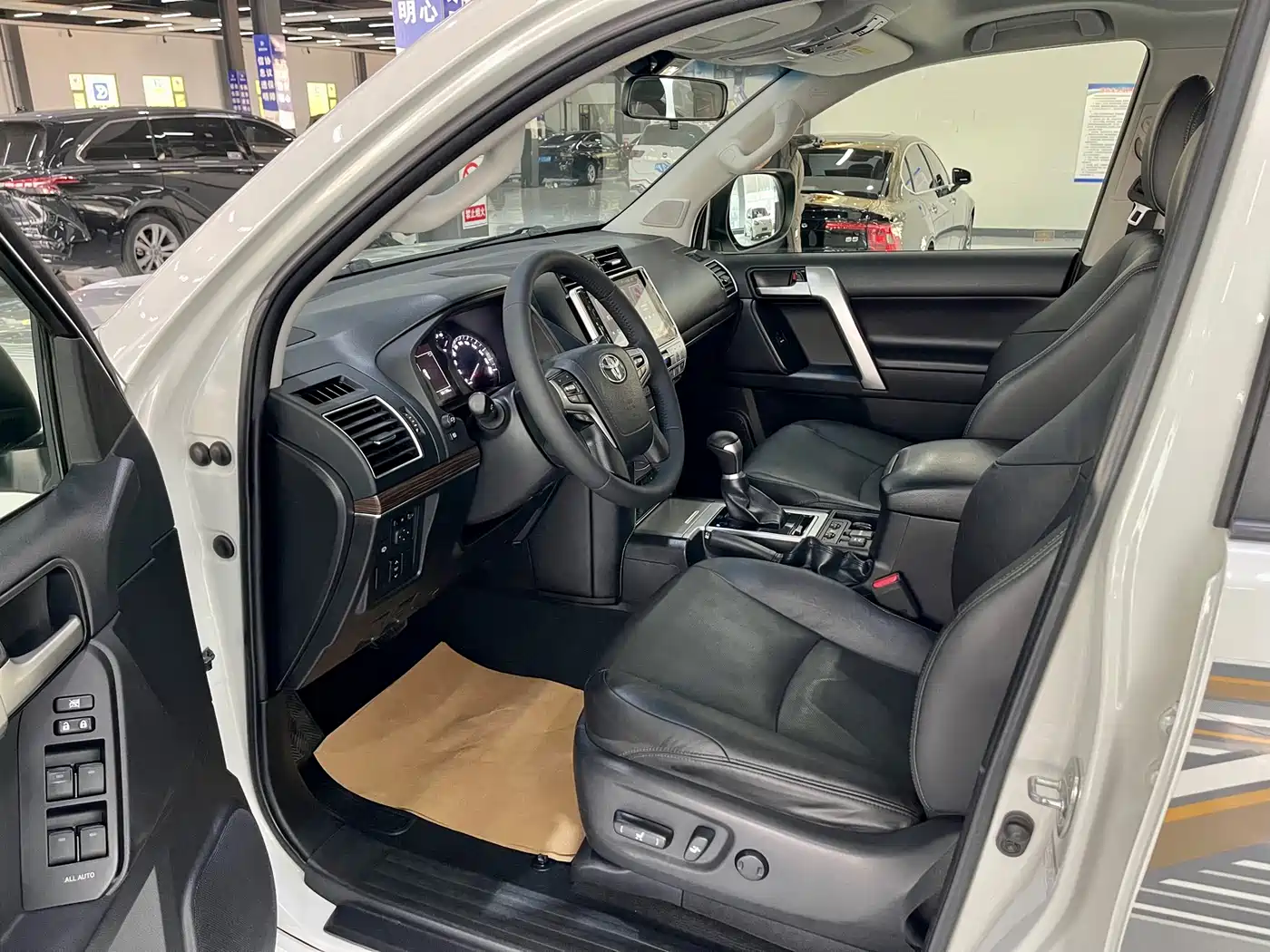 Toyota Prado 2018 3.5L Automatic TX-L Rear-mounted Spare Tire фото 4