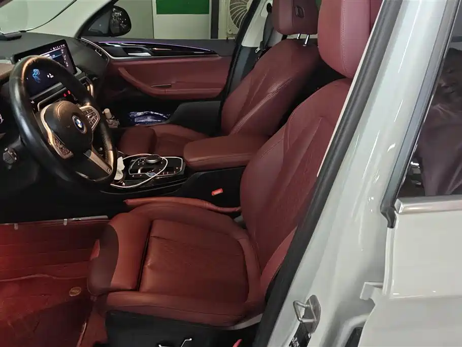 BMW iX3 2024 Leading Edition фото 9