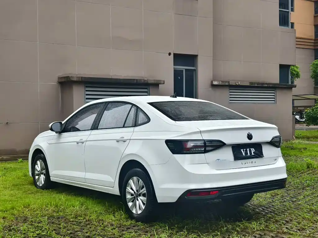 صورة 9 - Volkswagen Lavida