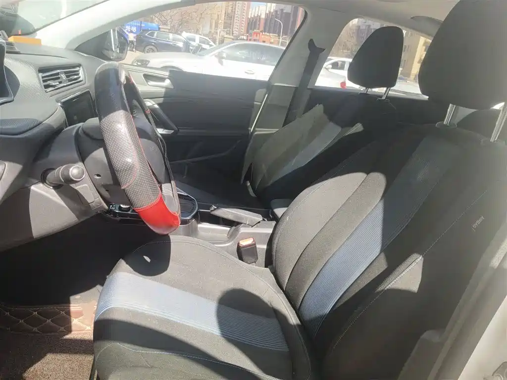Peugeot 308 2018 1.6L Auto Luxury Edition фото 8