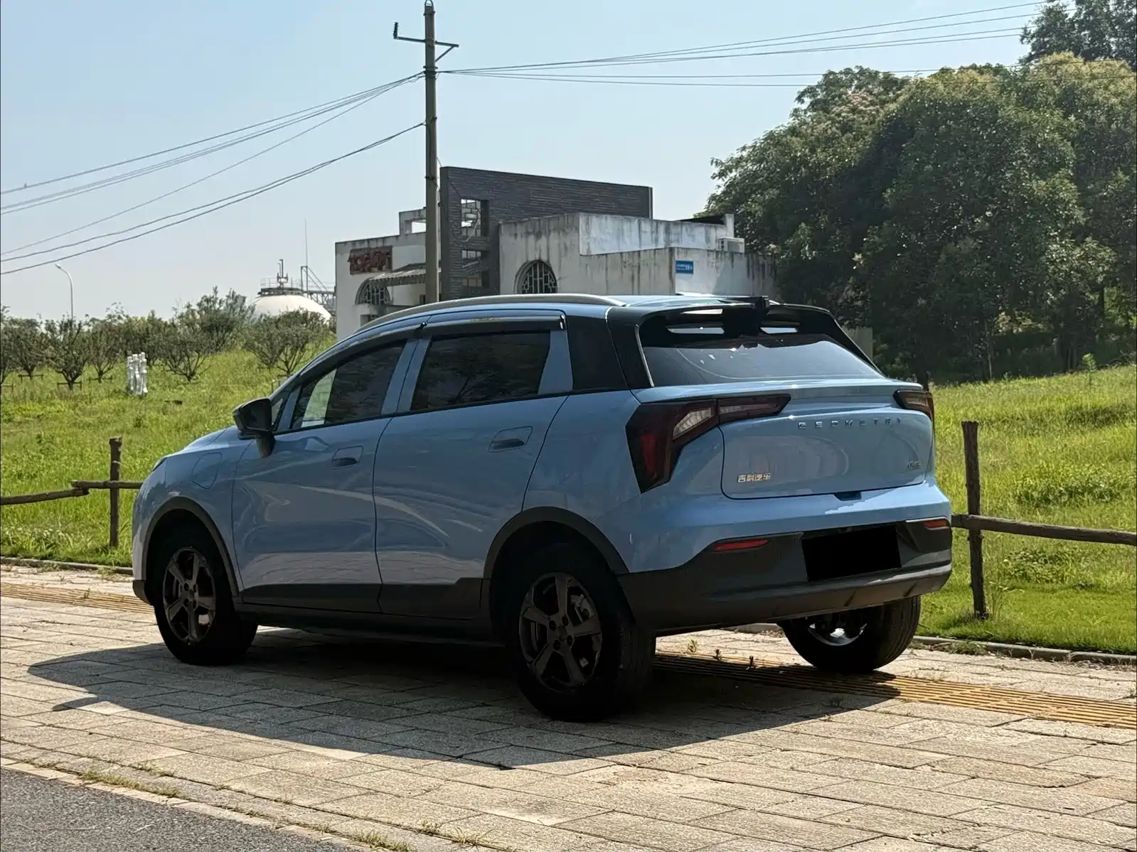 Фото 8 - Geely Geometry E Firefly