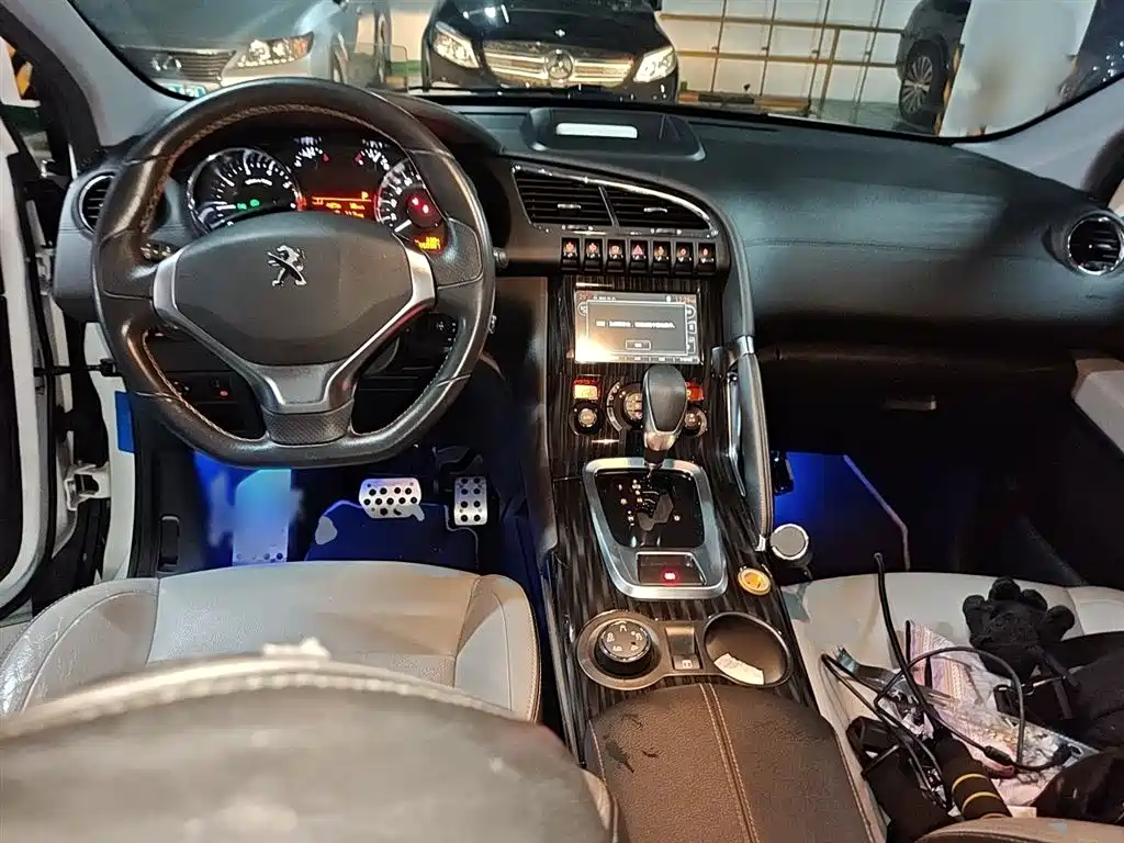 Peugeot 3008 2015 1.6THP Roland Garros Edition фото 13
