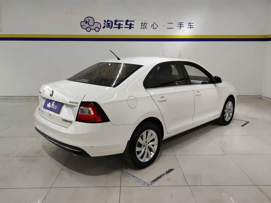 Škoda Rapid 2018 1.6L Manual Comfort Edition фото 3