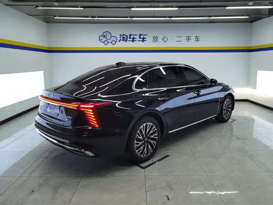 Hongqi H5 2025 2.0T Automatic Flag Celebration 500,000 Units Anniversary Edition фото 3