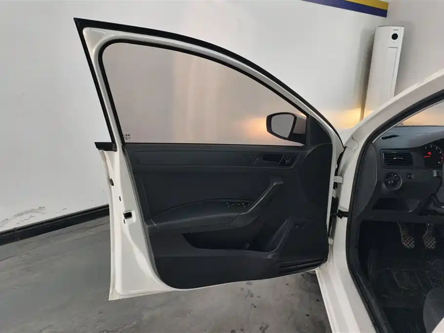 Volkswagen Santana 2016 1.4L Manual Trend Edition фото 7