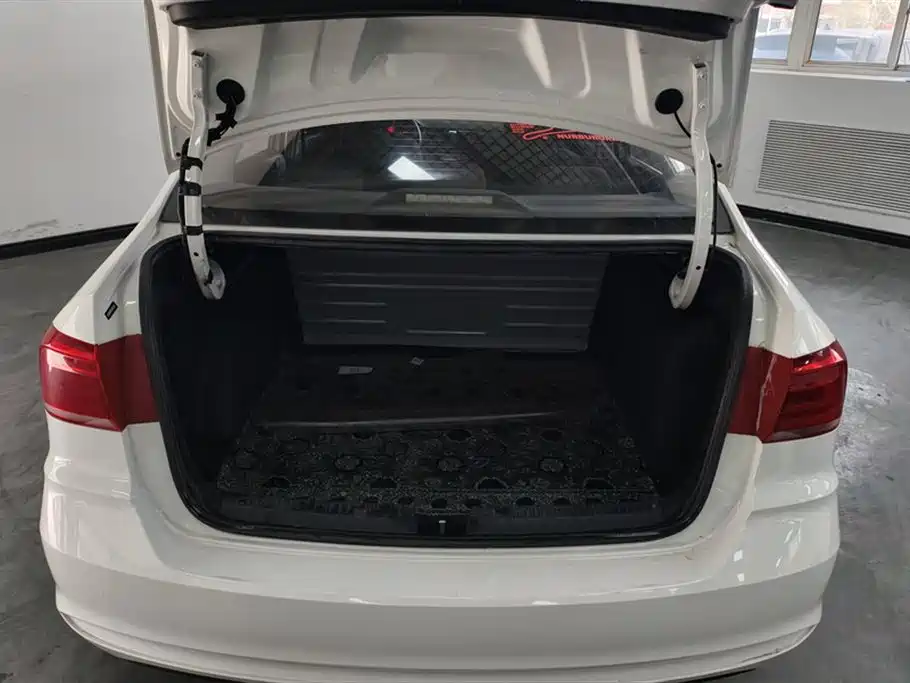 Volkswagen Santana 2016 1.4L Manual Trend Edition фото 4
