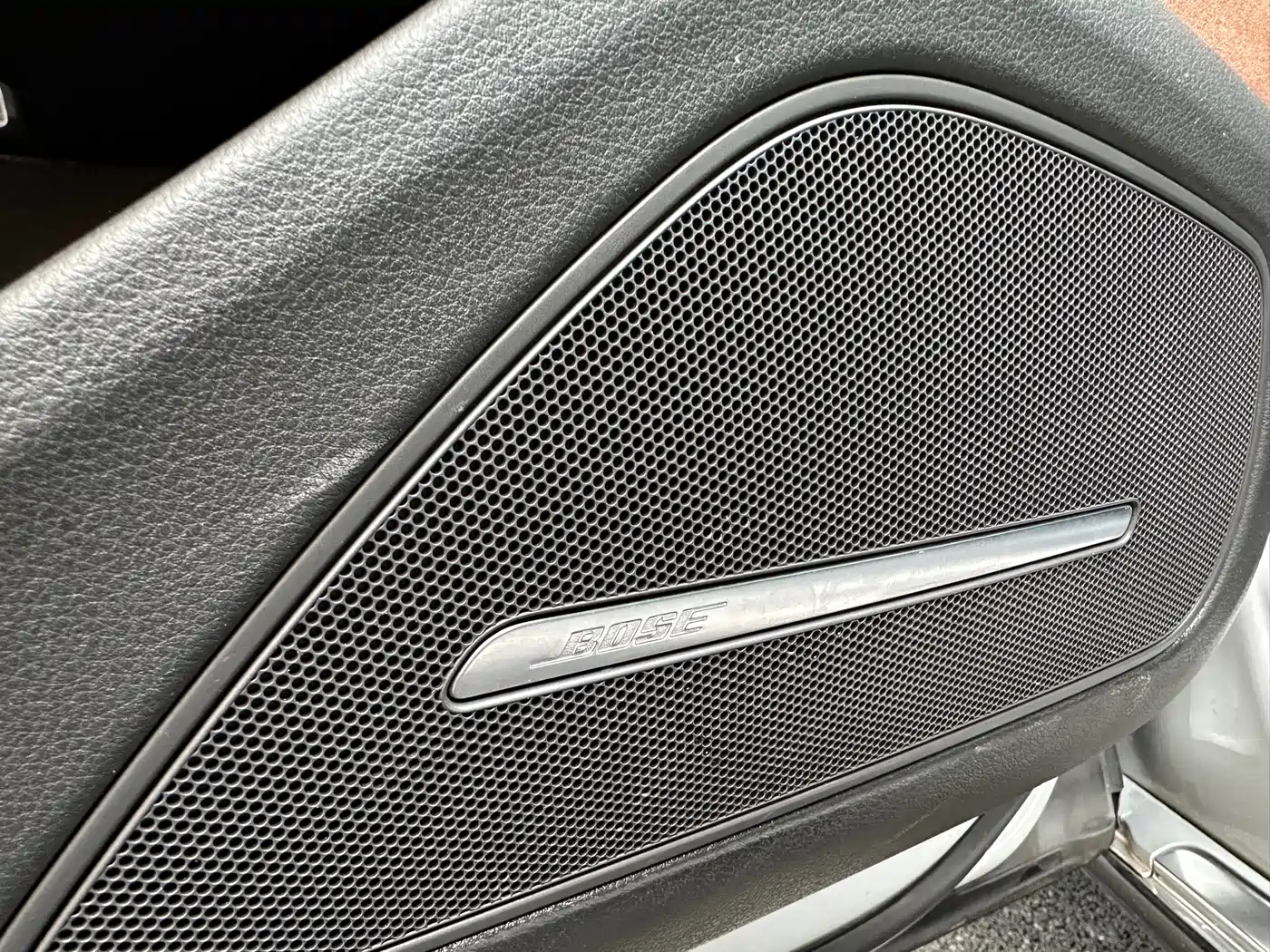 Audi A8 2011 A8L 3.0 TFSI quattro Luxury (213kW) фото 16
