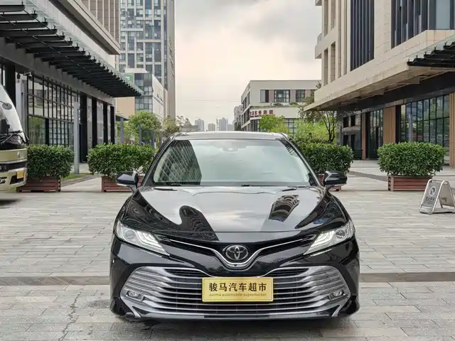 TOYOTA CAMRY