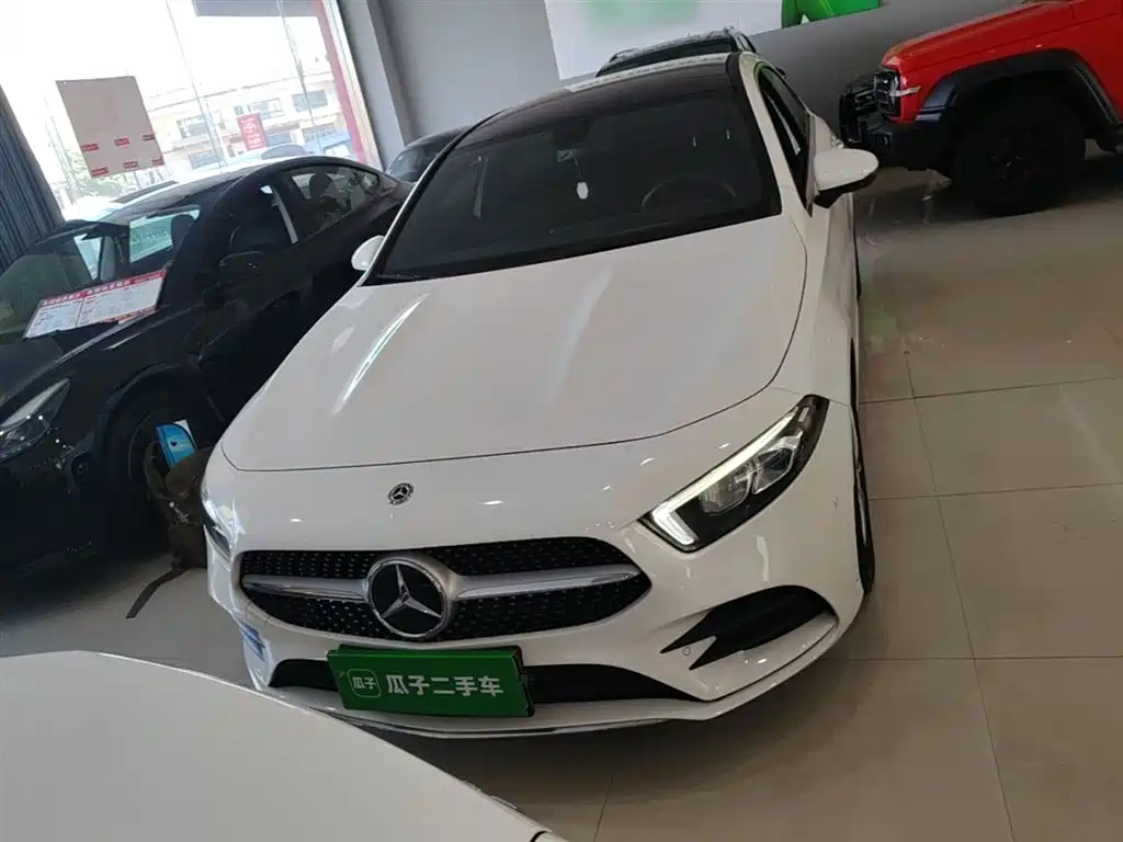 Mercedes-Benz A-Class 2019 A 200 L Sport Sedan фото 3