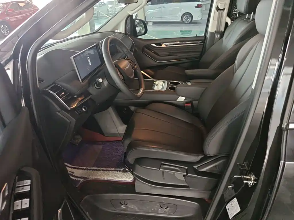 Maxus G10 2026 2025 Facelift MAX 2.0T Automatic Executive Gasoline 7-Seater