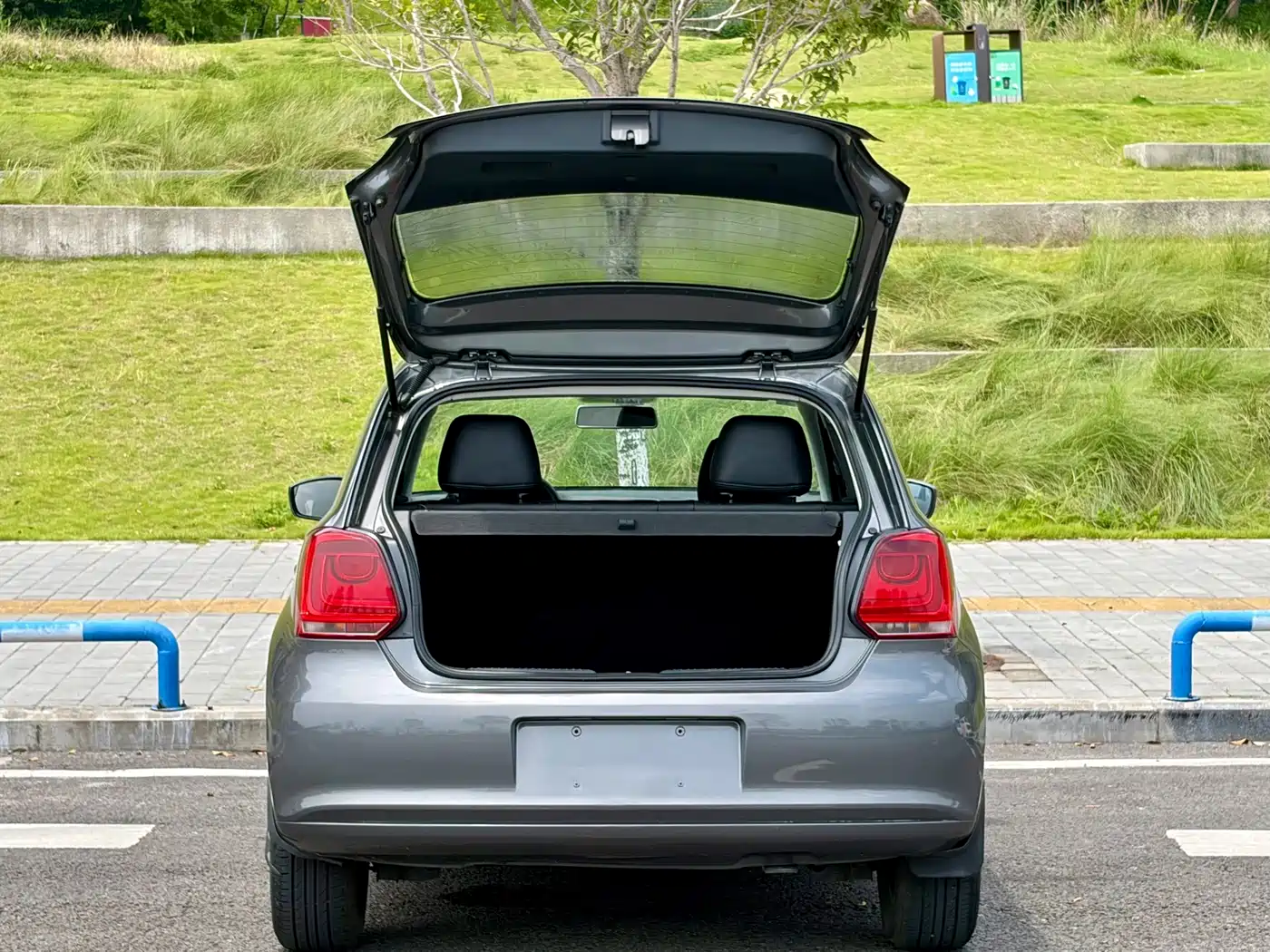 Volkswagen Polo 2014 2013 1.4L Manual Trend Edition