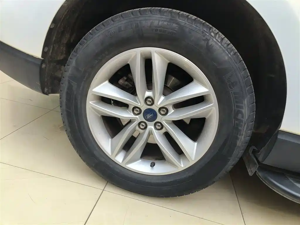 Фото 26 - Ford Edge