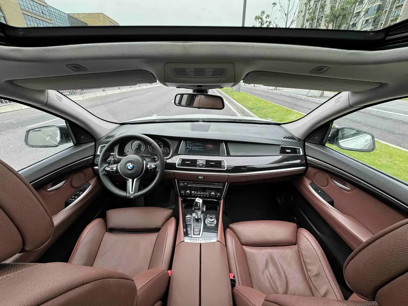 BMW 5 Series GT 2011 535i xDrive Luxury Model фото 7