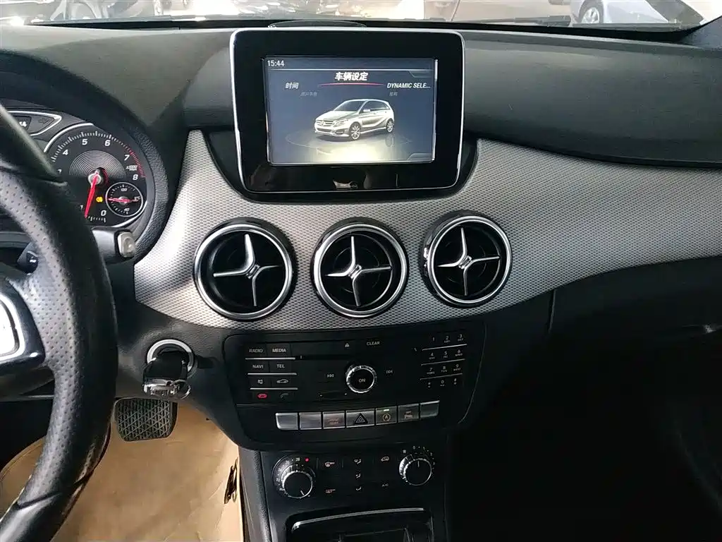 Mercedes-Benz B-Class 2015 B 200 Dynamic фото 5