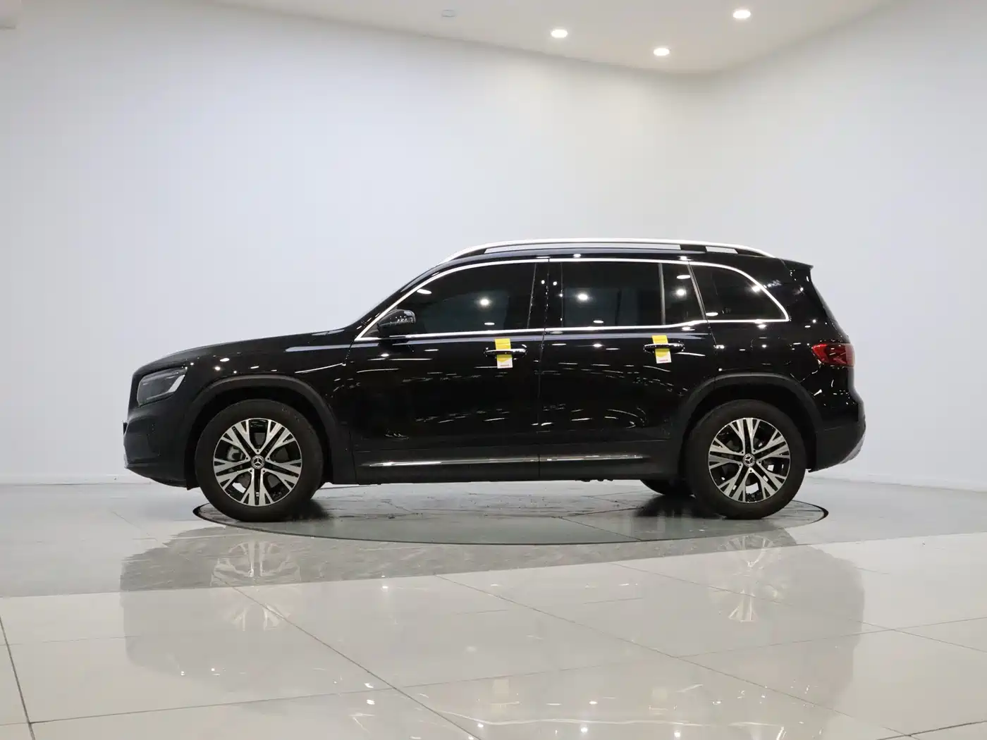 MERCEDES-BENZ GLB