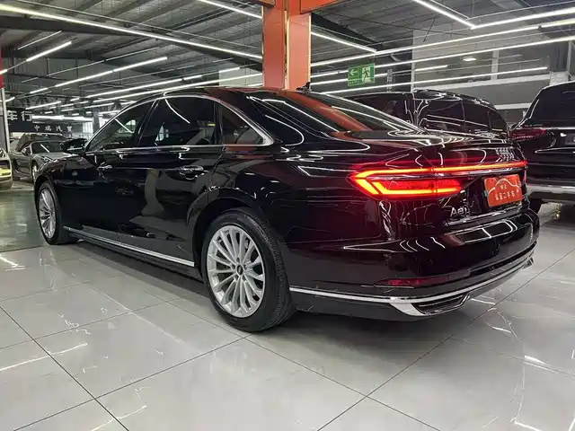 Audi A8 2021 A8L 50 TFSI quattro Comfort — фото 4