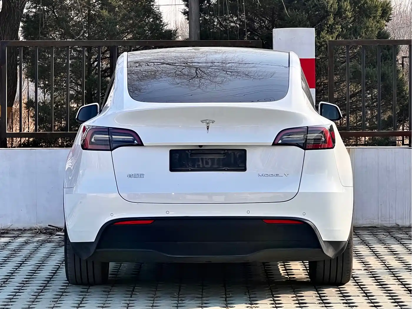 TESLA MODEL Y